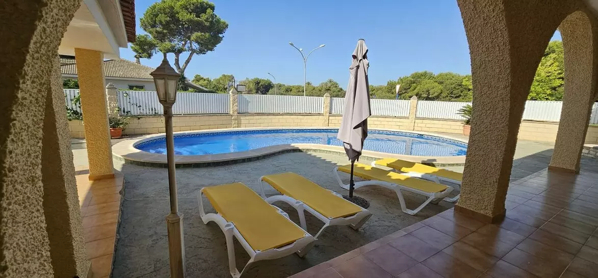 5-bedroom Villa In Orihuela Costa, Spain (207 M²)
