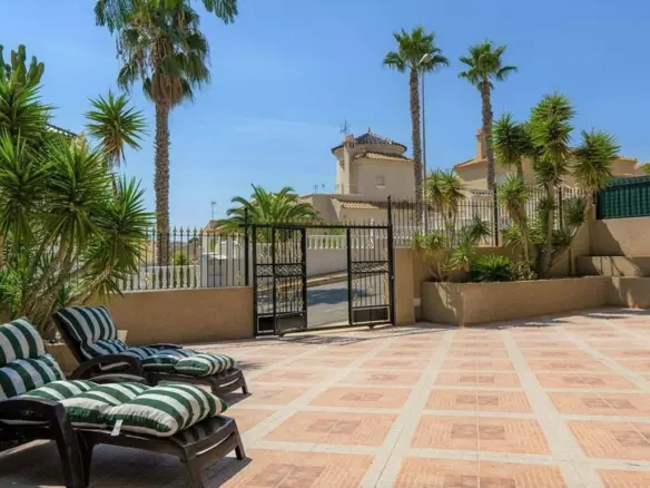 3-bedroom Villa In Alicante, Spain (132 M²)