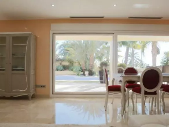 4-bedroom Villa In Alicante, Spain (464 M²)