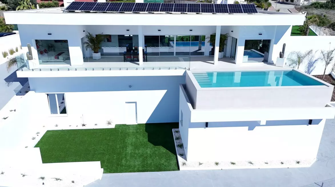 5-bedroom Villa In San Fulgencio, Spain (487 M²)