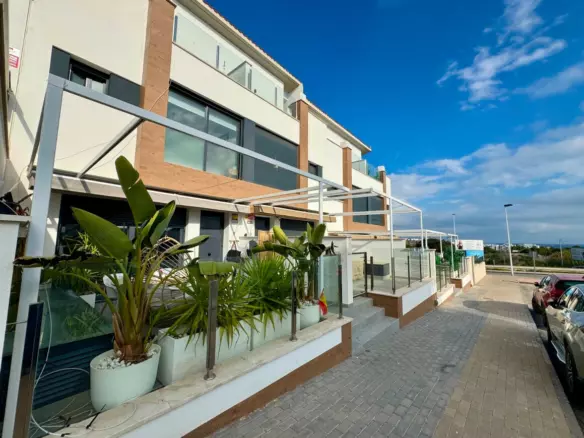 4-bedroom Townhouse In Guardamar Del Segura, Spain (139 M²)