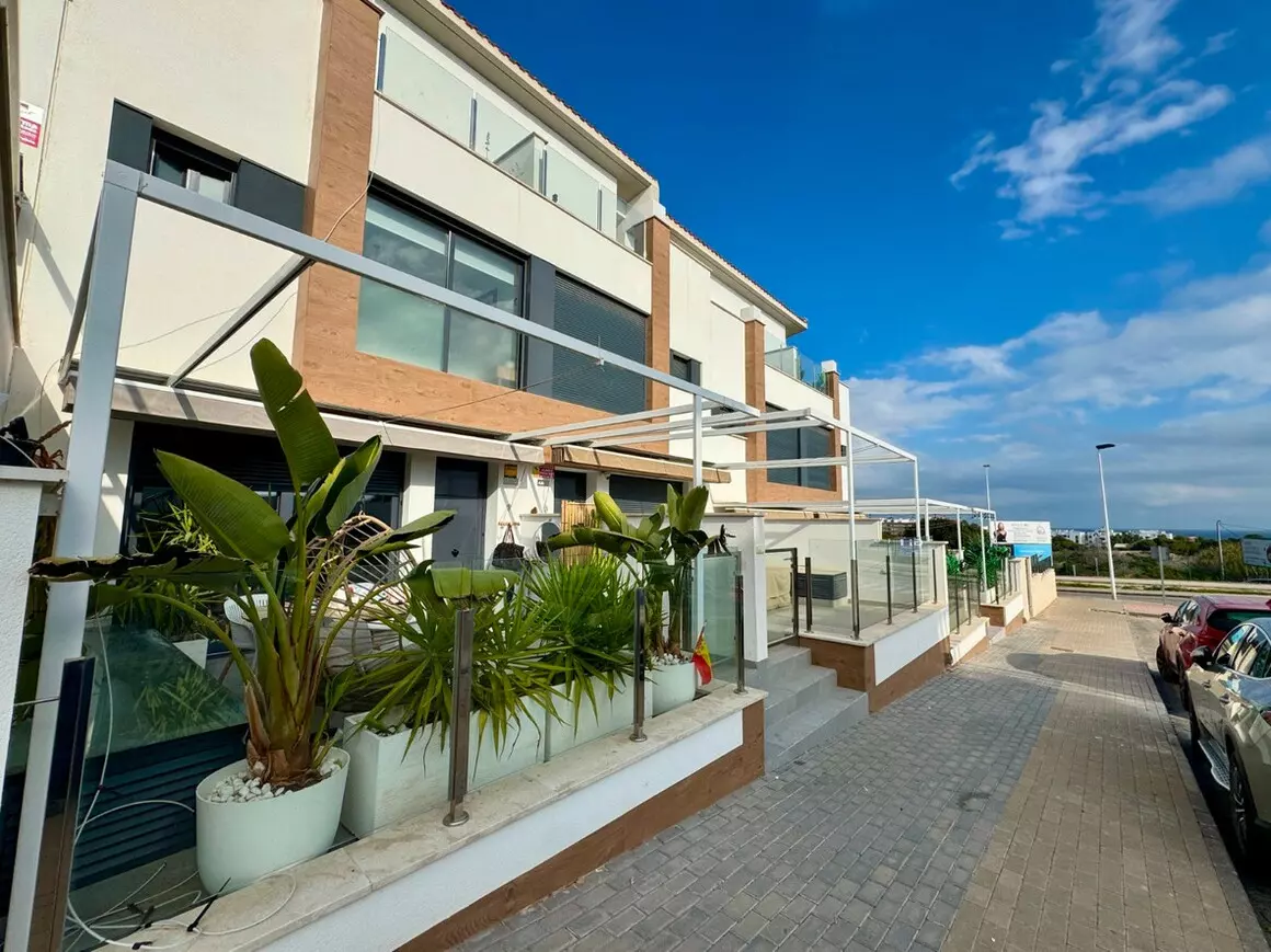 4-bedroom Townhouse In Guardamar Del Segura, Spain (139 M²)