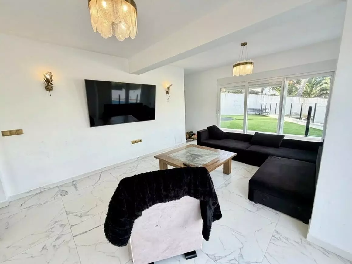 6-bedroom Villa In Orihuela Costa, Spain (218 M²)