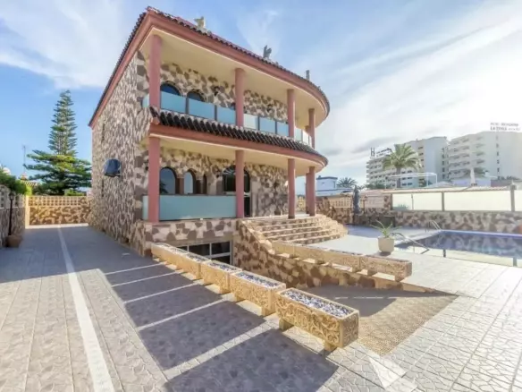 4-bedroom Villa In Orihuela Costa, Spain (400 M²)
