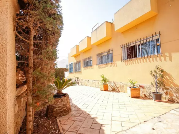 3-bedroom Villa In Torrevieja, Spain (167 M²)