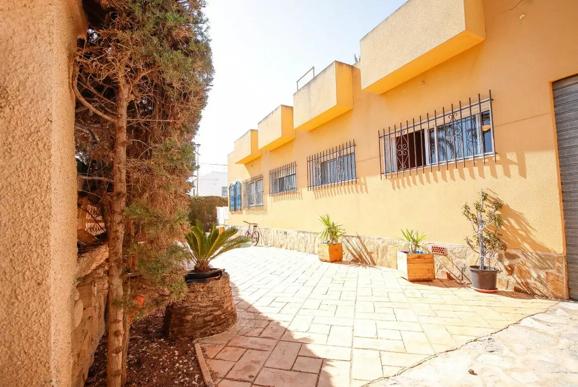 3-bedroom Villa In Torrevieja, Spain (167 M²)