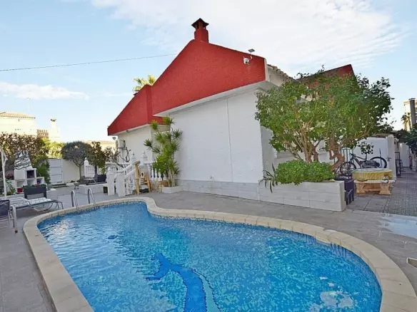 3-bedroom Villa In Torrevieja, Spain (200 M²)