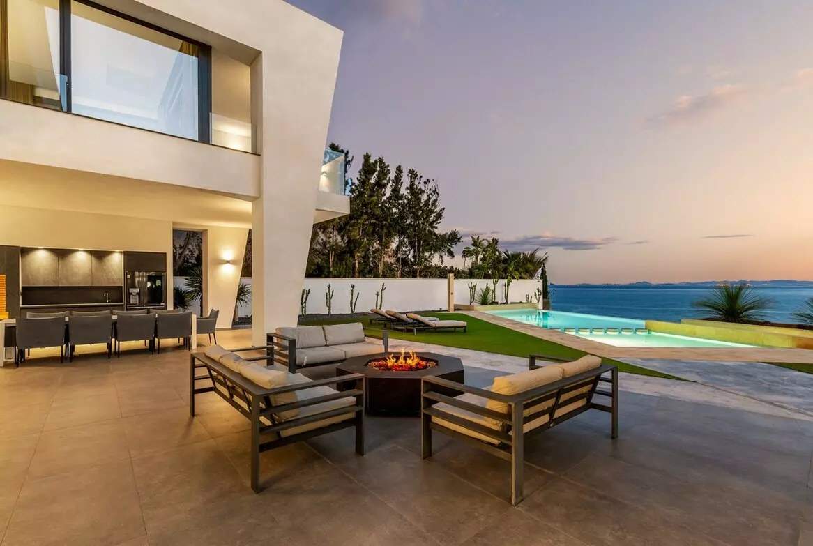 6-bedroom Villa In Cabo Roig, Spain (479 M²)