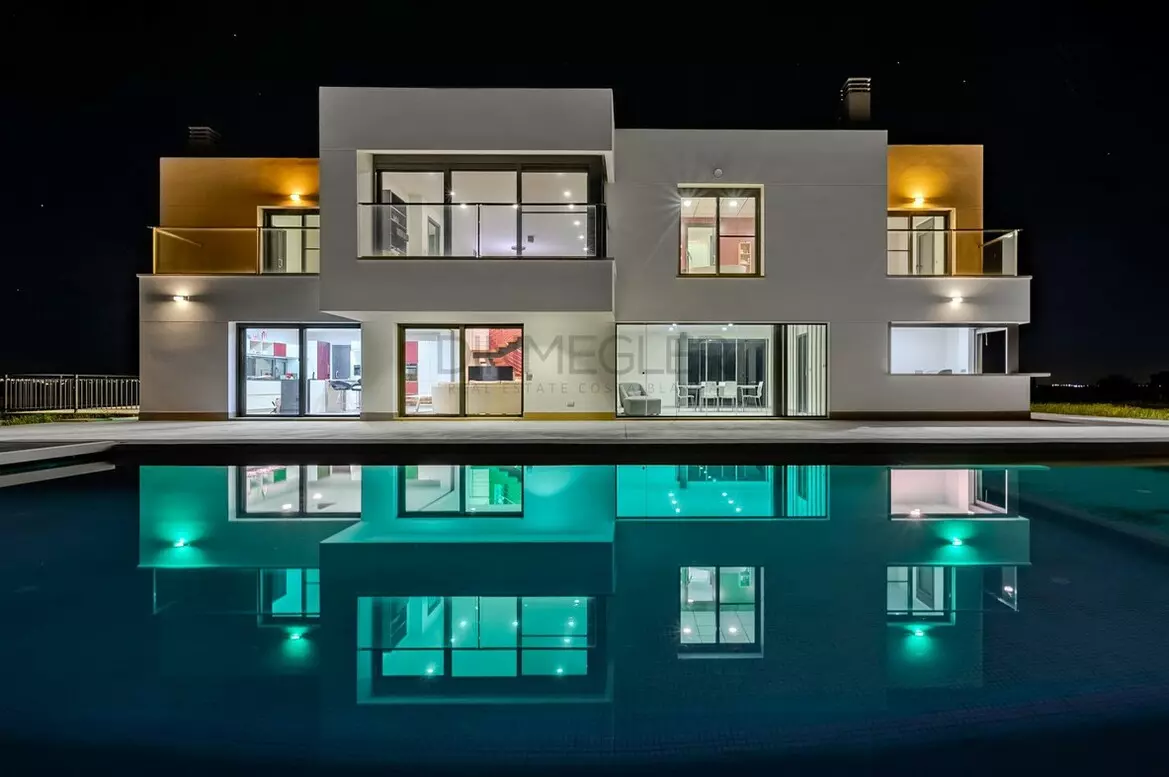 5-bedroom Villa In San Fulgencio, Spain (506 M²)