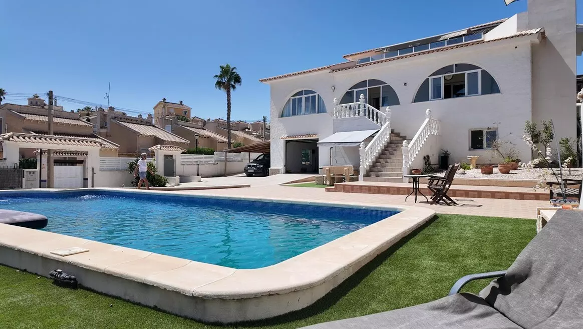 5-bedroom Villa In San Miguel De Salinas, Spain (557 M²)