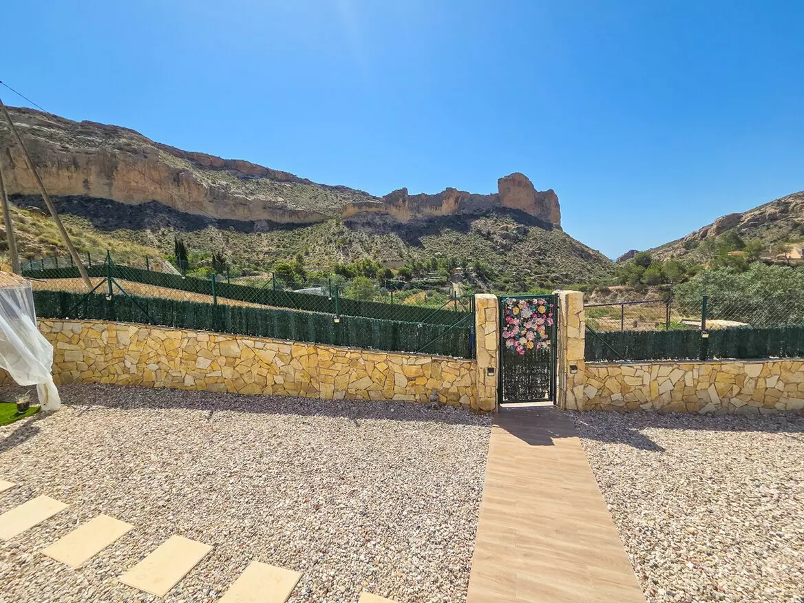 3-bedroom Villa In Crevillent, Spain (140 M²)