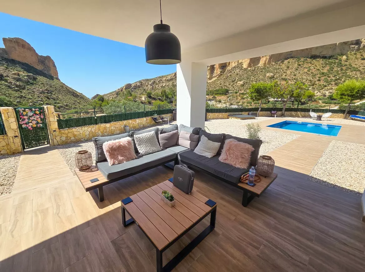 3-bedroom Villa In Crevillent, Spain (140 M²)