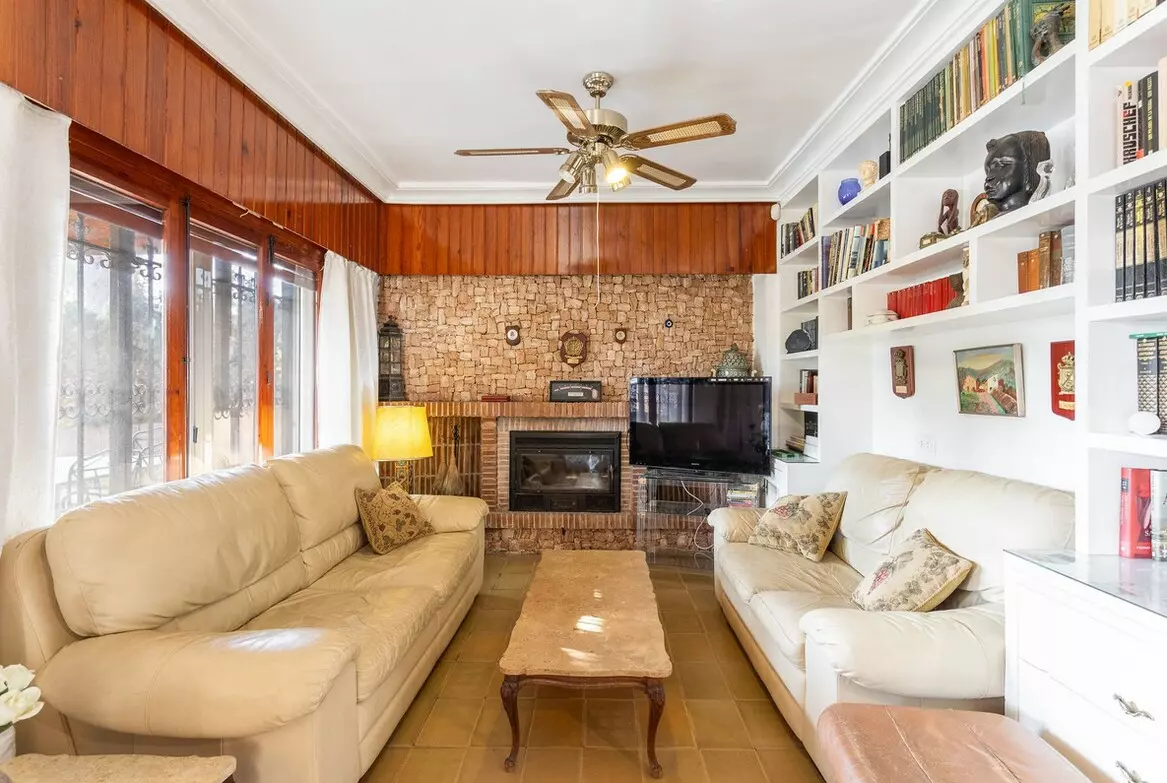 6-bedroom Villa In Orihuela Costa, Spain (204 M²)