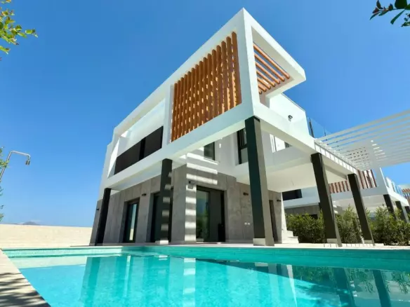 4-bedroom Villa In Alicante, Spain (224 M²)