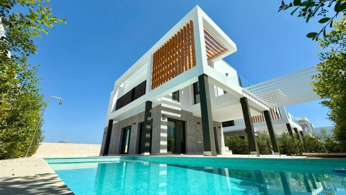 4-bedroom Villa In Alicante, Spain (224 M²)