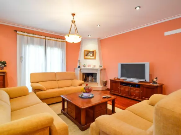 5-bedroom Villa In Orihuela, Spain (270 M²)