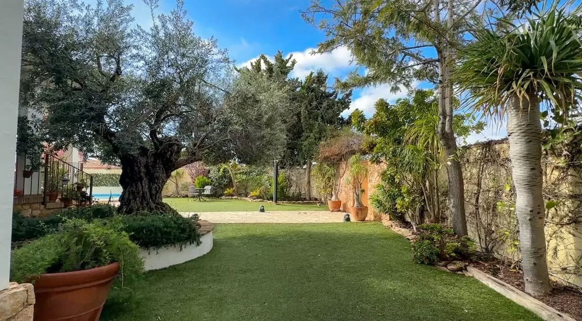 7-bedroom Villa In Orihuela Costa, Spain (450 M²)