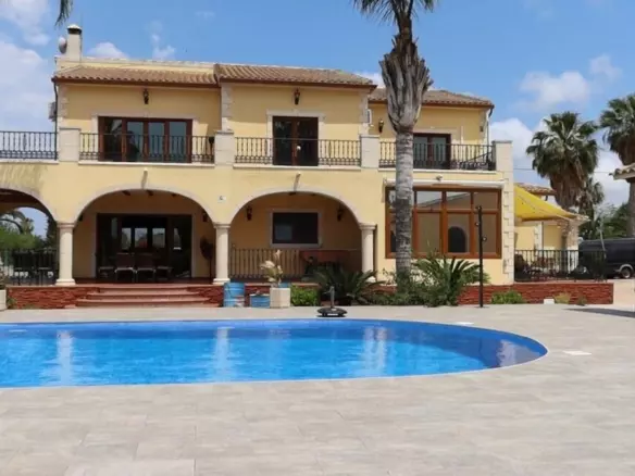 4-bedroom Country House In Orihuela, Spain (274 M²)