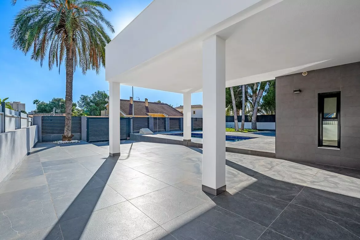 4-bedroom Villa In Orihuela Costa, Spain (245 M²)