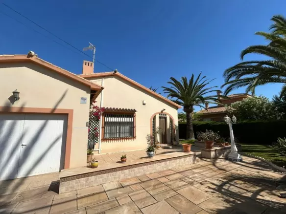 3-bedroom Villa In Cabo Roig, Spain (179 M²)