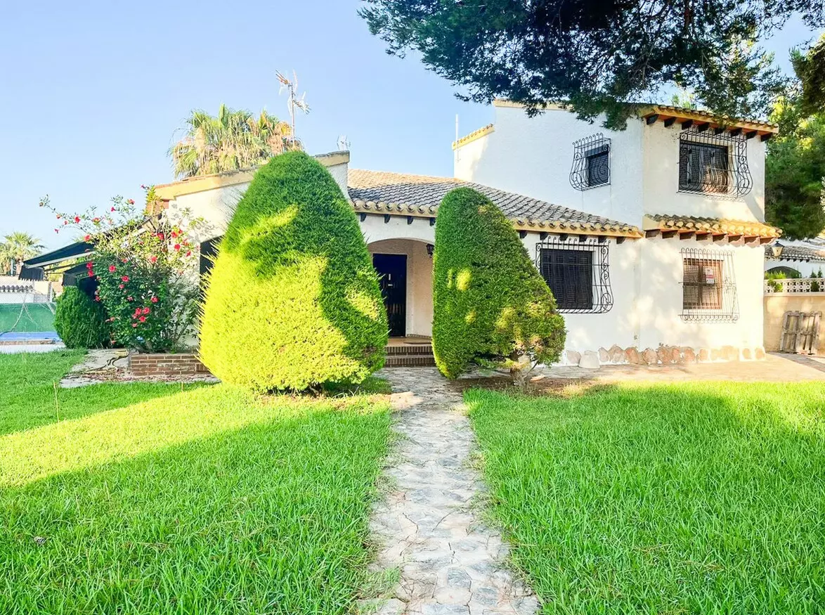 4-bedroom Villa In Orihuela Costa, Spain (200 M²)