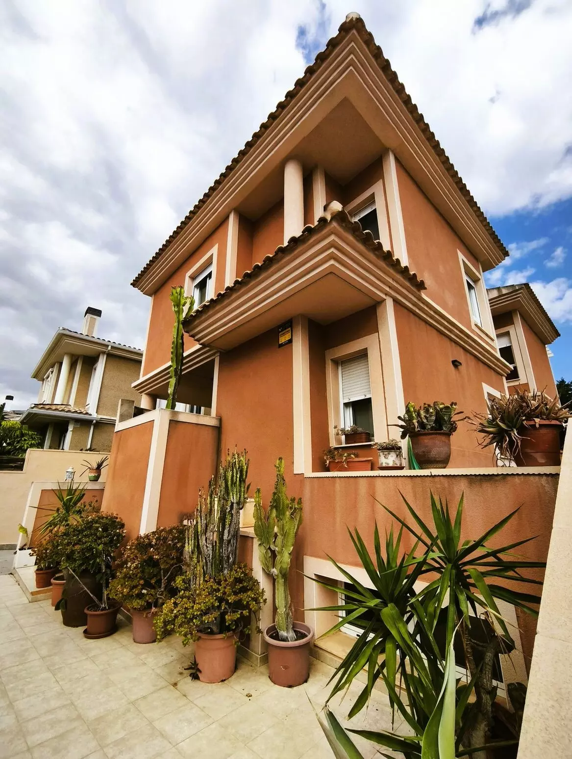 4-bedroom Villa In Alicante, Spain (405 M²)