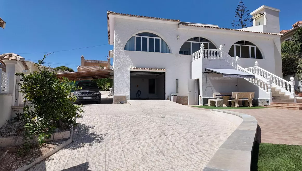 5-bedroom Villa In San Miguel De Salinas, Spain (557 M²)