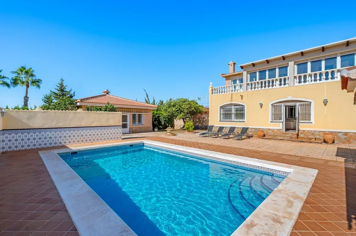 7-bedroom Town House In Rojales, Spain (497 M²)