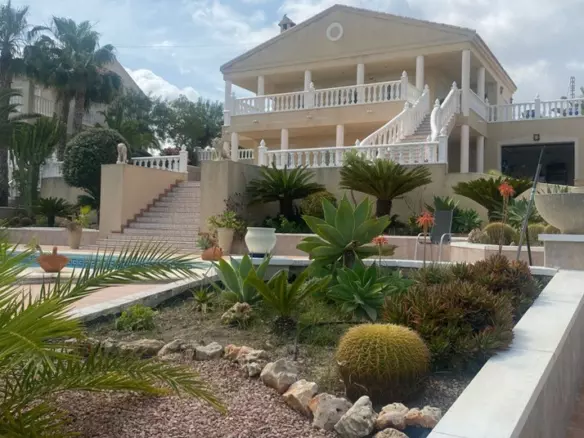 3-bedroom Villa In Algorfa, Spain (250 M²)