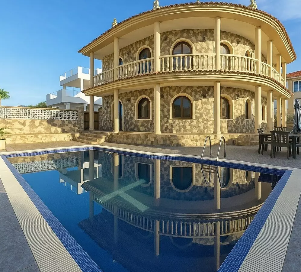 4-bedroom Villa In Orihuela Costa, Spain (400 M²)