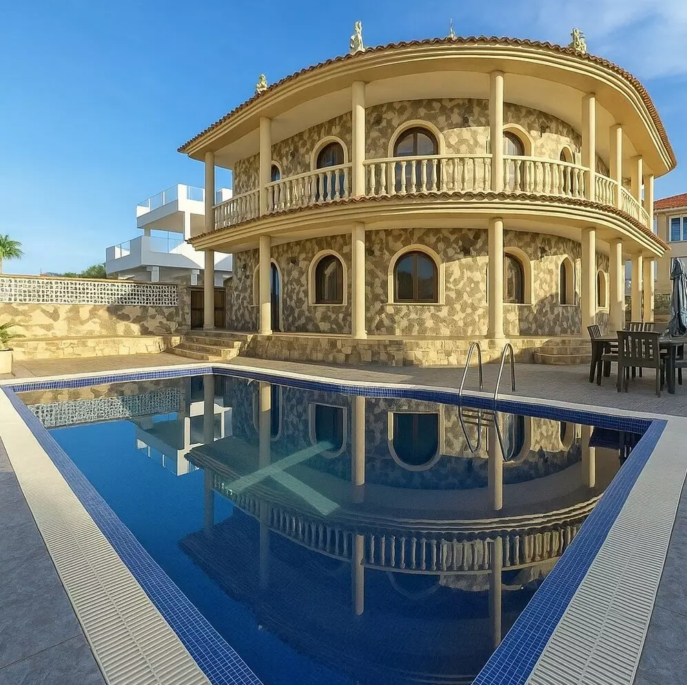 4-bedroom Villa In Orihuela Costa, Spain (400 M²)