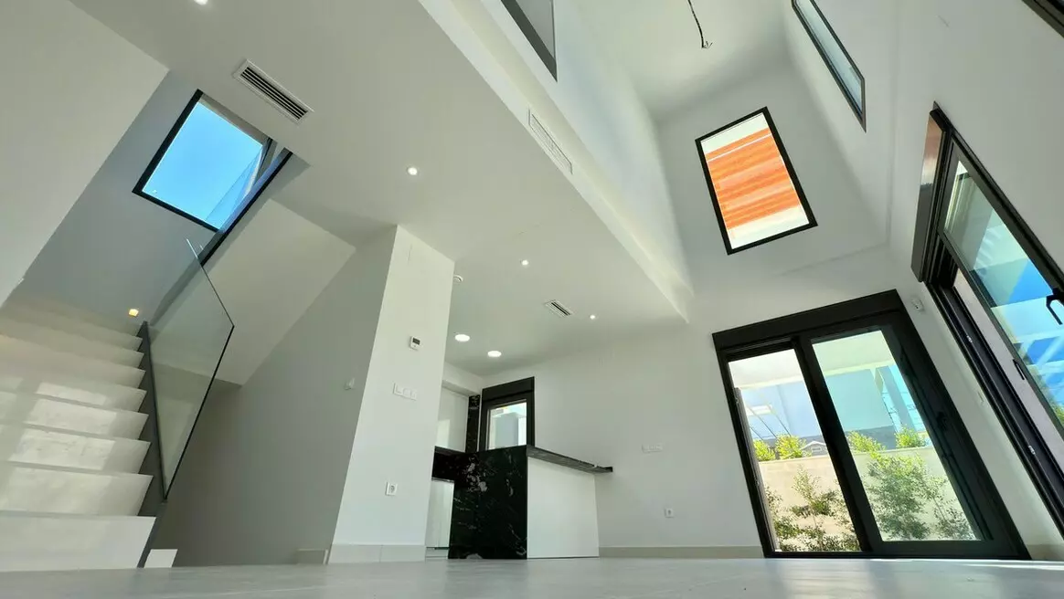 4-bedroom Villa In Alicante, Spain (224 M²)