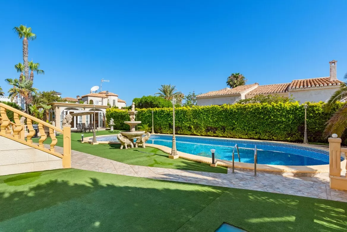 6-bedroom Villa In Orihuela Costa, Spain (760 M²)
