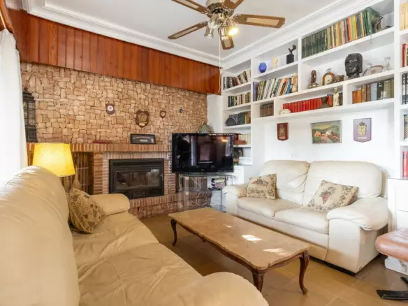 6-bedroom Villa In Orihuela Costa, Spain (204 M²)