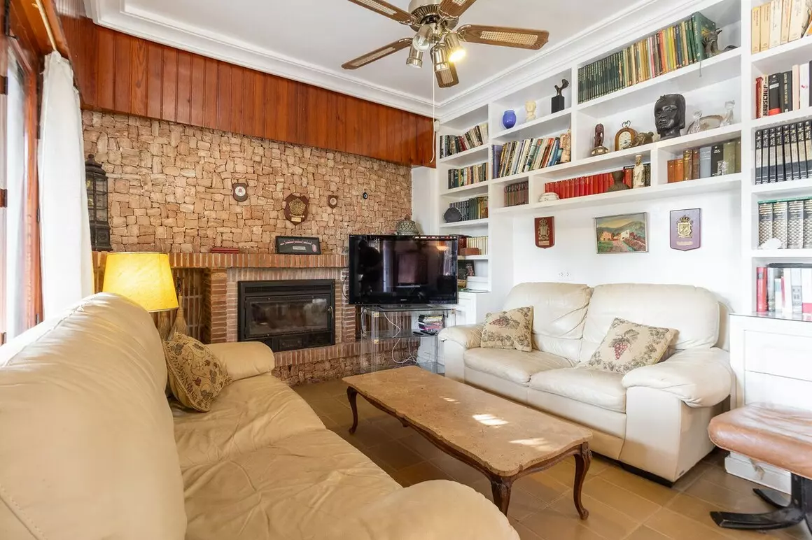 6-bedroom Villa In Orihuela Costa, Spain (204 M²)
