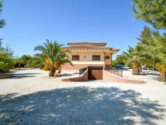 5-bedroom Villa In Orihuela, Spain (270 M²)