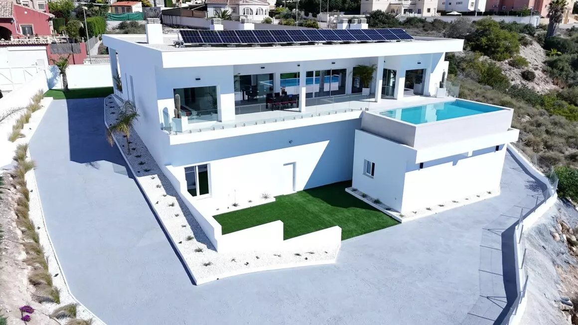 5-bedroom Villa In San Fulgencio, Spain (487 M²)
