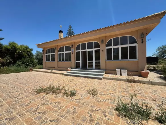 5-bedroom Country House In Dolores, Spain (277 M²)