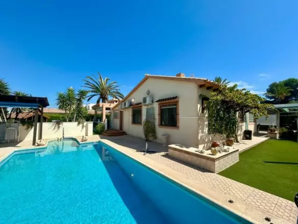 3-bedroom Villa In Orihuela Costa, Spain (141 M²)
