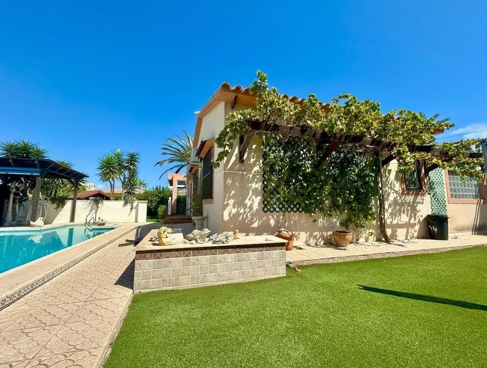 3-bedroom Villa In Orihuela Costa, Spain (141 M²)