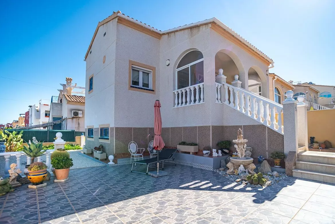 2-bedroom Villa In Orihuela Costa, Spain (100 M²)