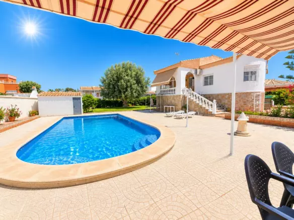 5-bedroom Villa In Torrevieja, Spain (200 M²)