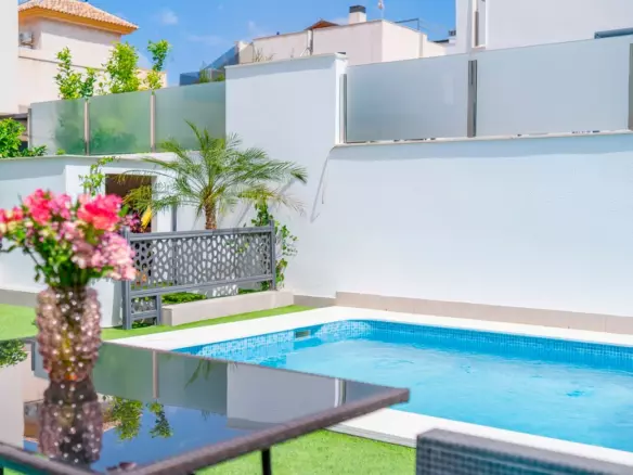 5-bedroom Villa In Torrevieja, Spain (194 M²)
