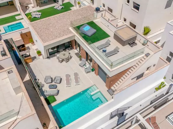 4-bedroom Villa In Benijofar, Spain (240 M²)