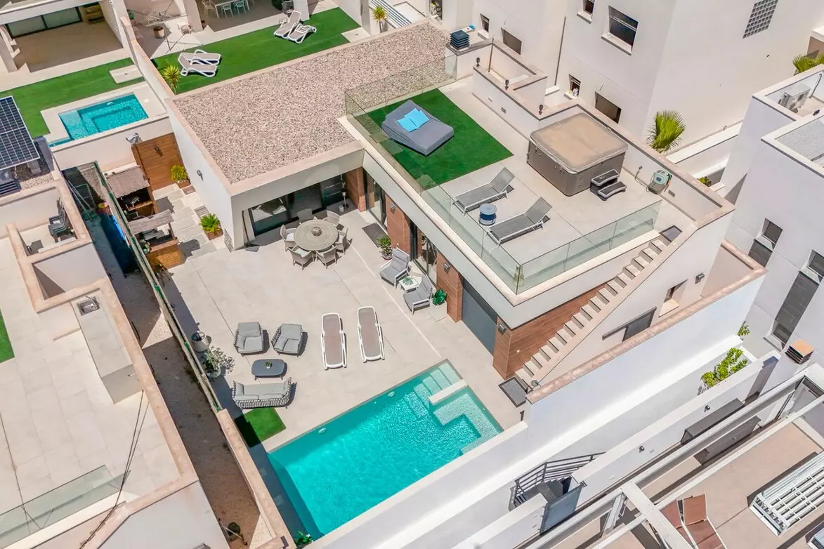 4-bedroom Villa In Benijofar, Spain (240 M²)