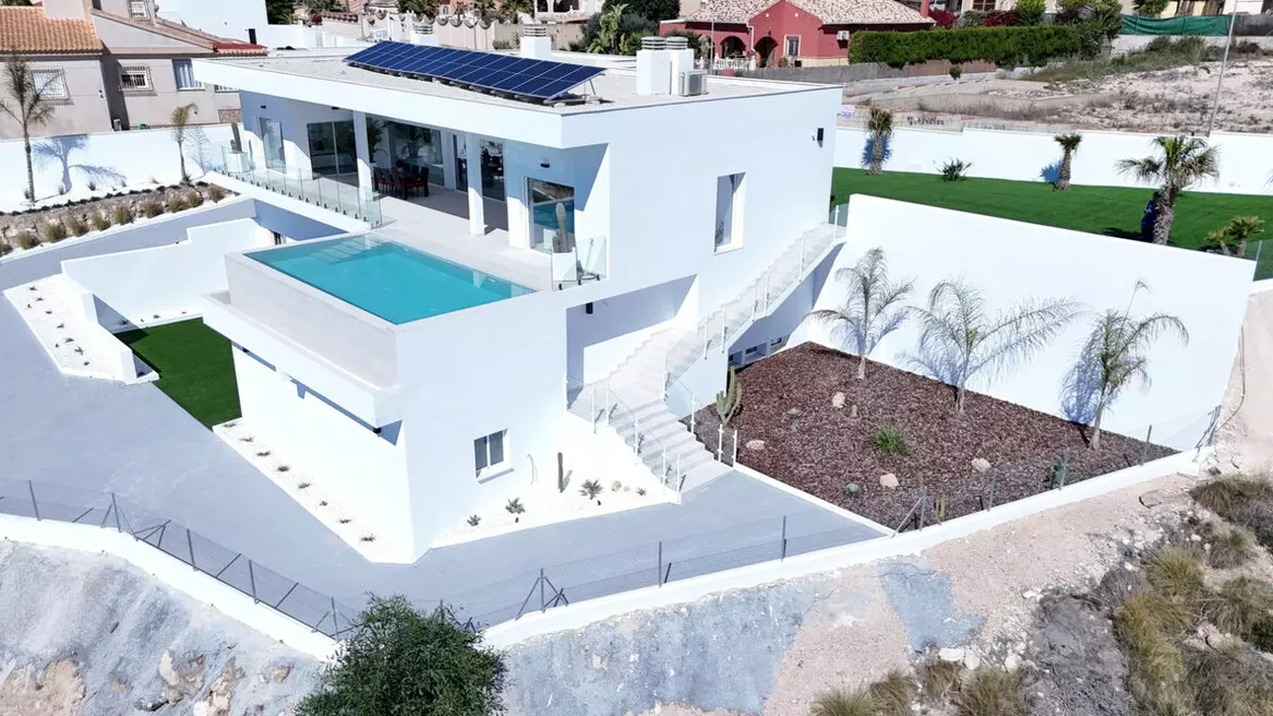 5-bedroom Villa In San Fulgencio, Spain (487 M²)