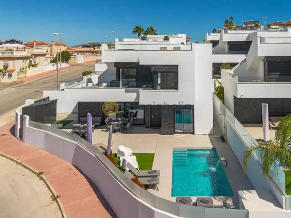 3-bedroom Villa In Rojales, Spain (129 M²)