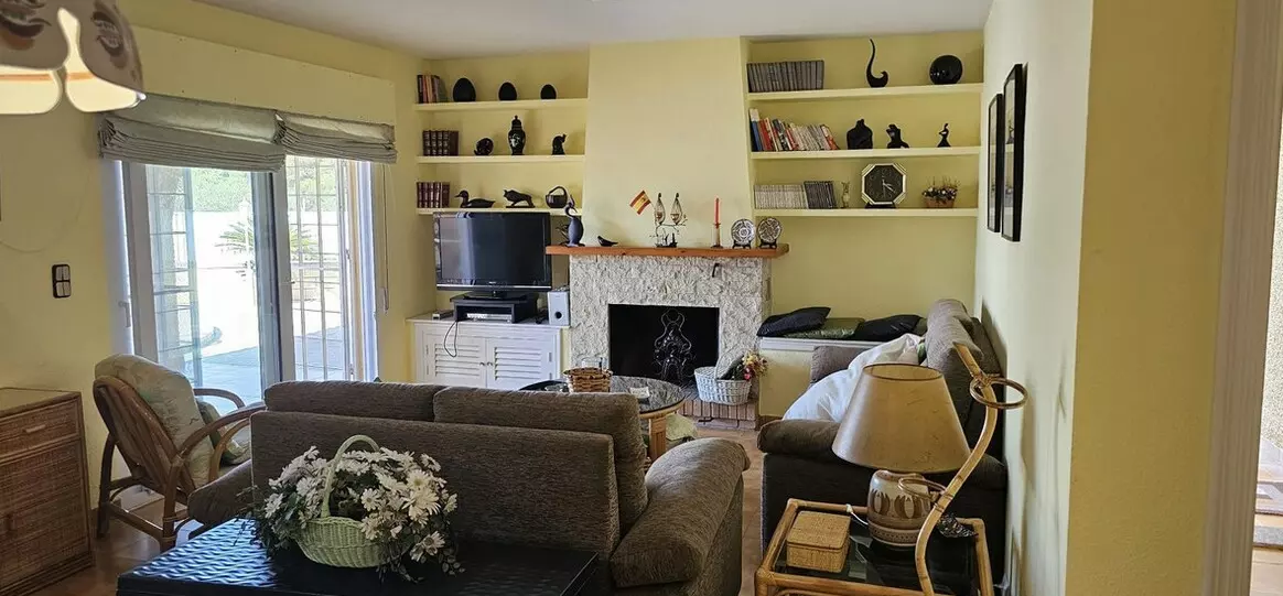 5-bedroom Villa In Orihuela Costa, Spain (207 M²)