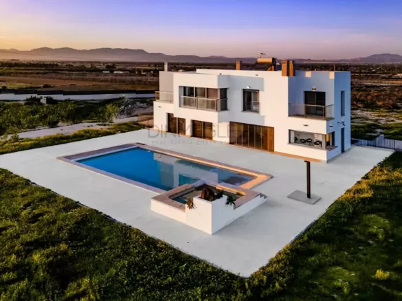 5-bedroom Villa In San Fulgencio, Spain (506 M²)