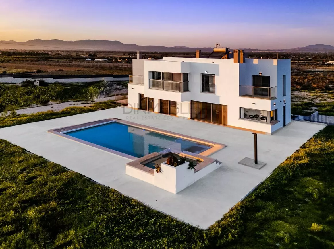 5-bedroom Villa In San Fulgencio, Spain (506 M²)